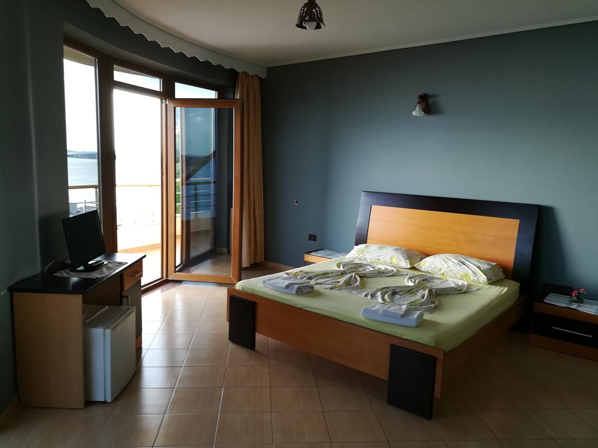Monte-Carlo Hotel Vlorë エクステリア 写真