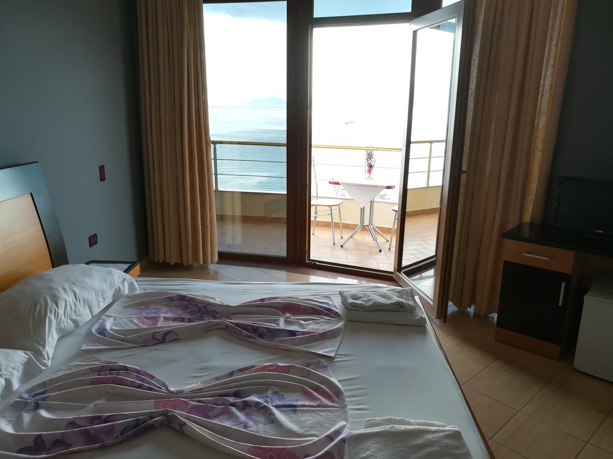 Monte-Carlo Hotel Vlorë エクステリア 写真