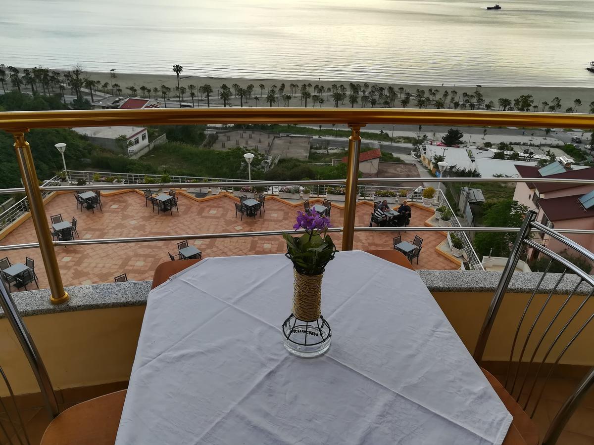 Monte-Carlo Hotel Vlorë エクステリア 写真