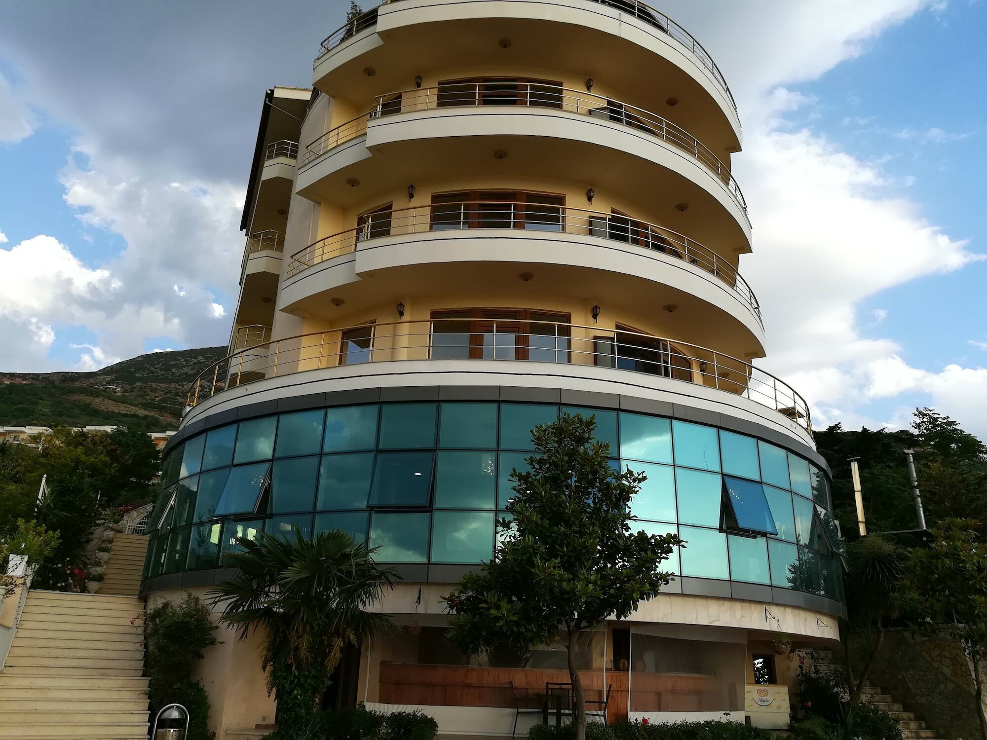 Monte-Carlo Hotel Vlorë エクステリア 写真